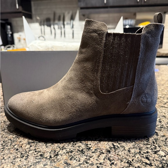 Brand New In Box- Timberland Women's Brimfield Mid Chelsea Boot Size 9.5 - Picture 5 of 8